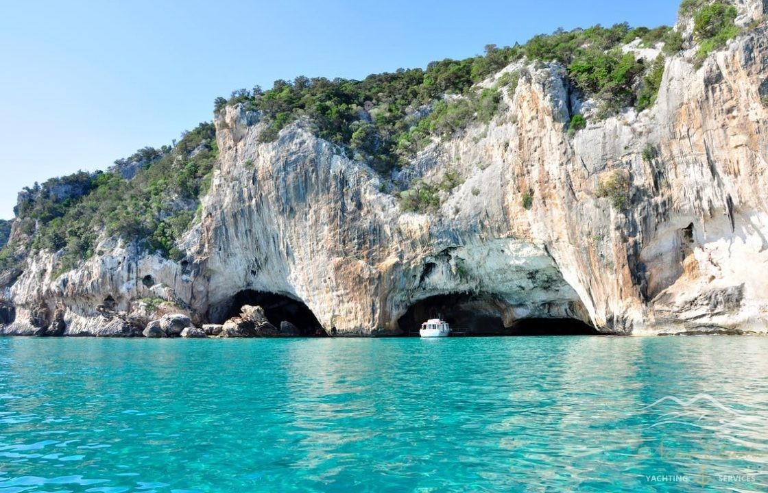Scopri Capri in una vacanza dal catamarano